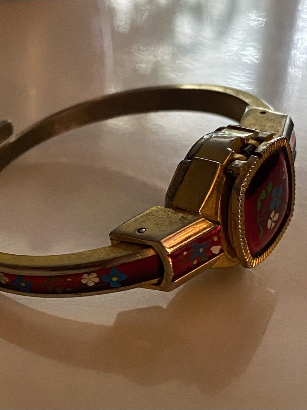 SWISS MADE Gold-Tone Red Floral Enamel Bangle Bracelet! Beautiful! - Picture 3 of 9